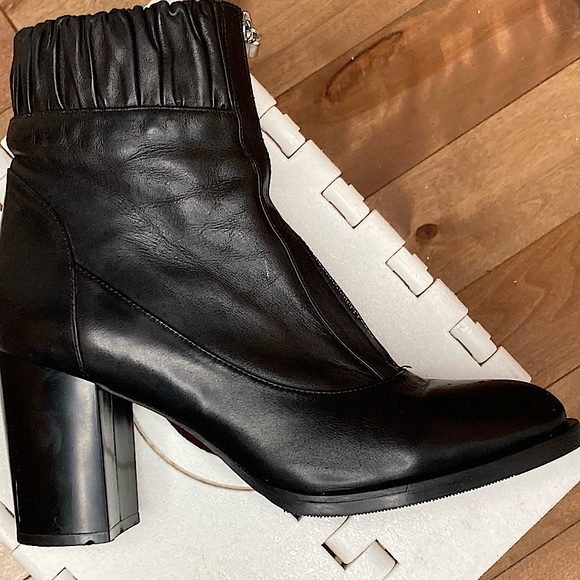 zip front leather ankle boots - Picture 5 of 10